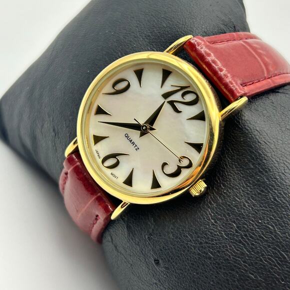 Ladies Classy Round Gold Tone Mop Dial Red Faux Leather Band New Battery - Picture 2 of 8